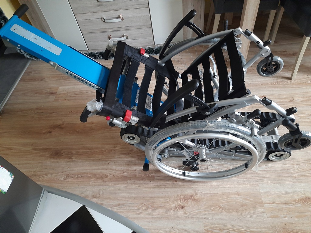 Schodołaz Stair AID TK-100 i wózek inwalidzki