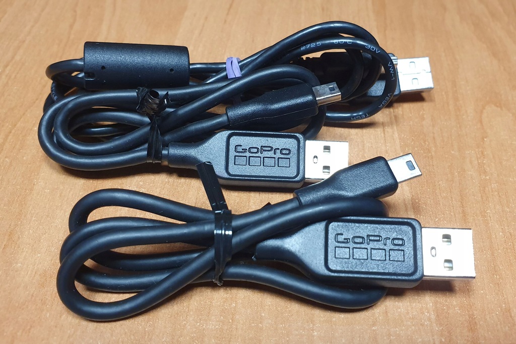 3 kable USB w tym 2 oryginalne z logo GoPro