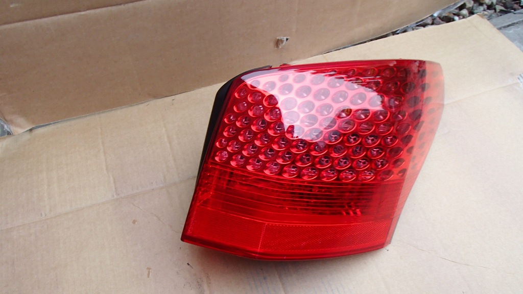 PEUGEOT 407 SW KOMBI LIFT LAMPA PRAWA TYLNA TYŁ 09