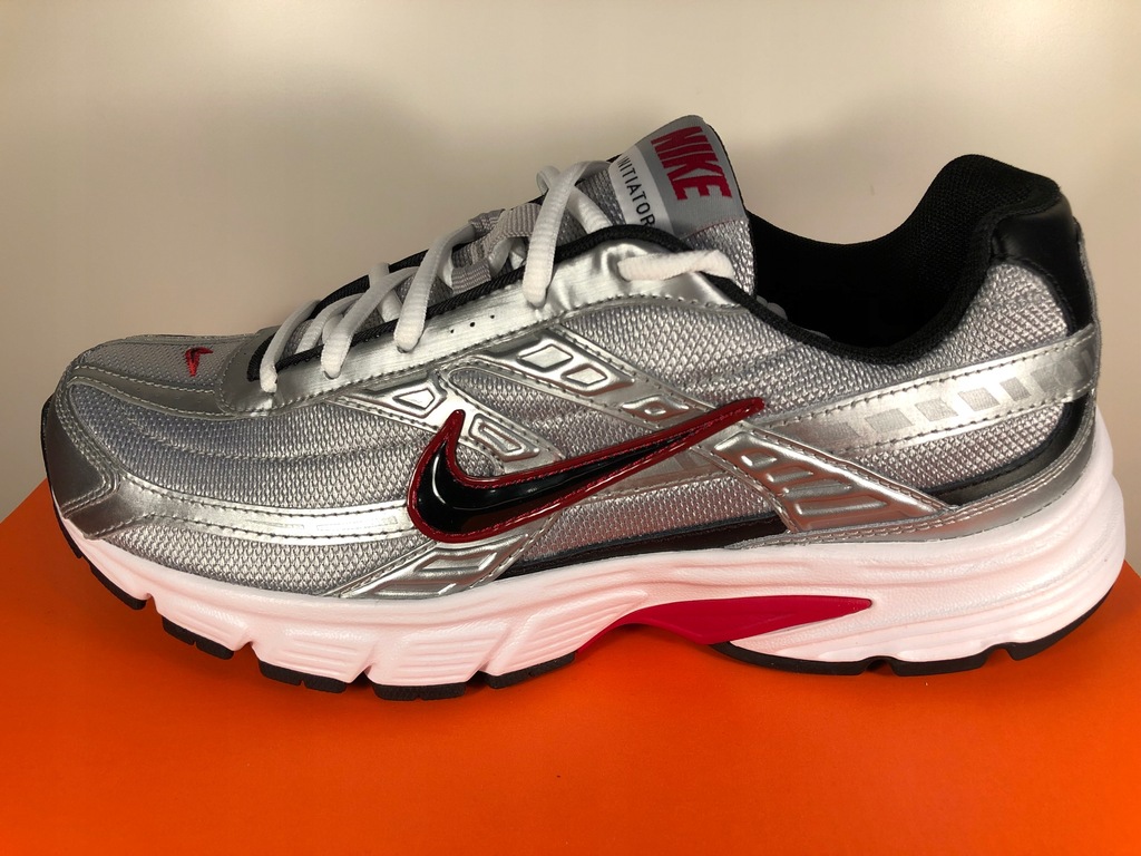 nike initiator metallic silver