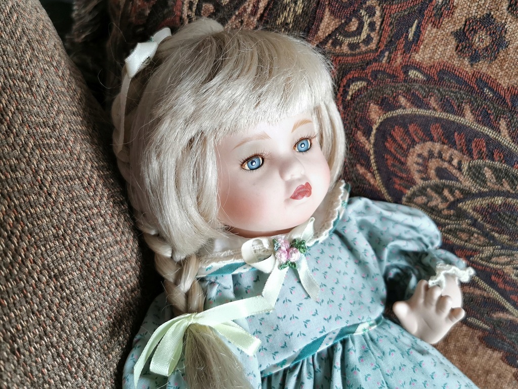 Купить Очаровательная фарфоровая кукла Альберон Пегги (35 см): отзывы, фото, характеристики в интерне-магазине Aredi.ru