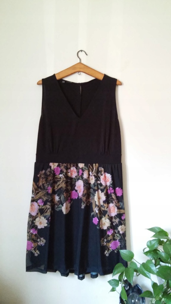 Sukienka czarna kolorowe kwiaty EUR 52/54