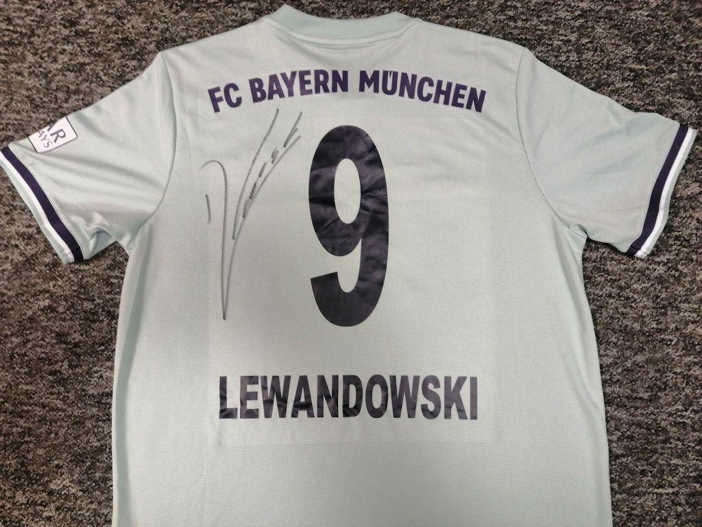 Lewandowski - koszulka (Bayern) z autografem