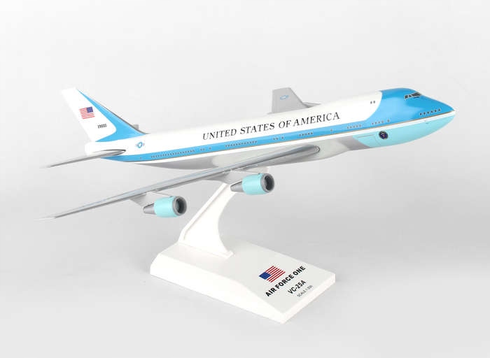 Купить Модель самолета Боинг 747 ВВС США 1:250 SKR041: отзывы, фото, характеристики в интерне-магазине Aredi.ru