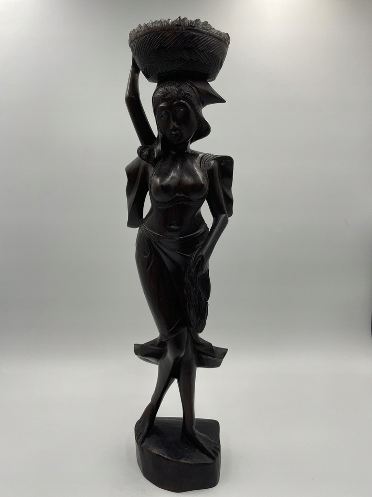 Drewniana rzeźba Afrykańska kobieta z koszem 42cm