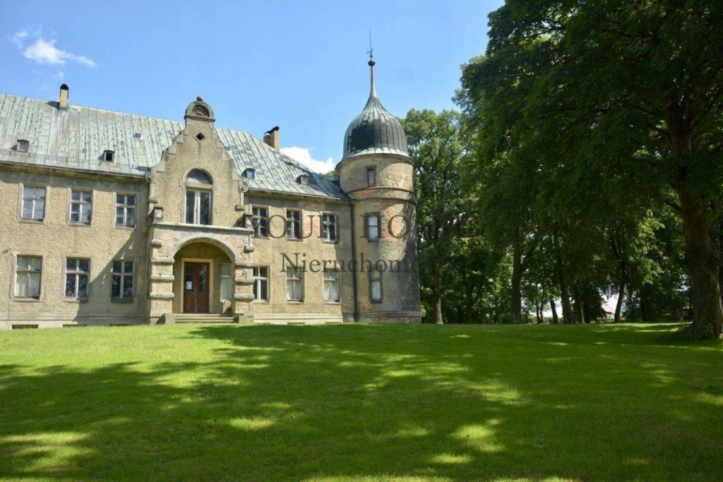 Obiekt zabytkowy, Trzebnica, 2500 m²