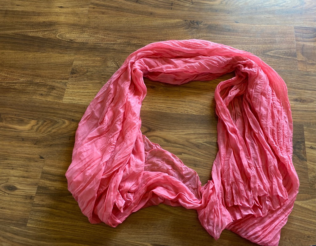 Różowy szalik apaszka chustka wyrazisty kolor