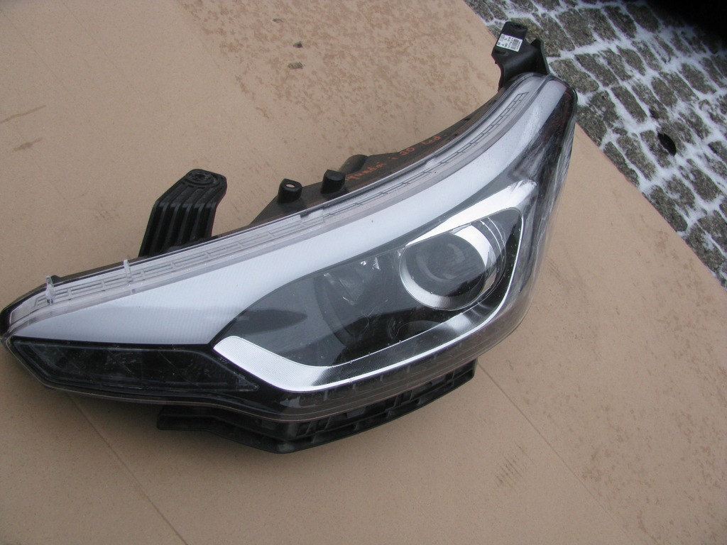 HYUNDAI i20 LAMPA PRZEDNIA LEWA LED 16r 92101C8200