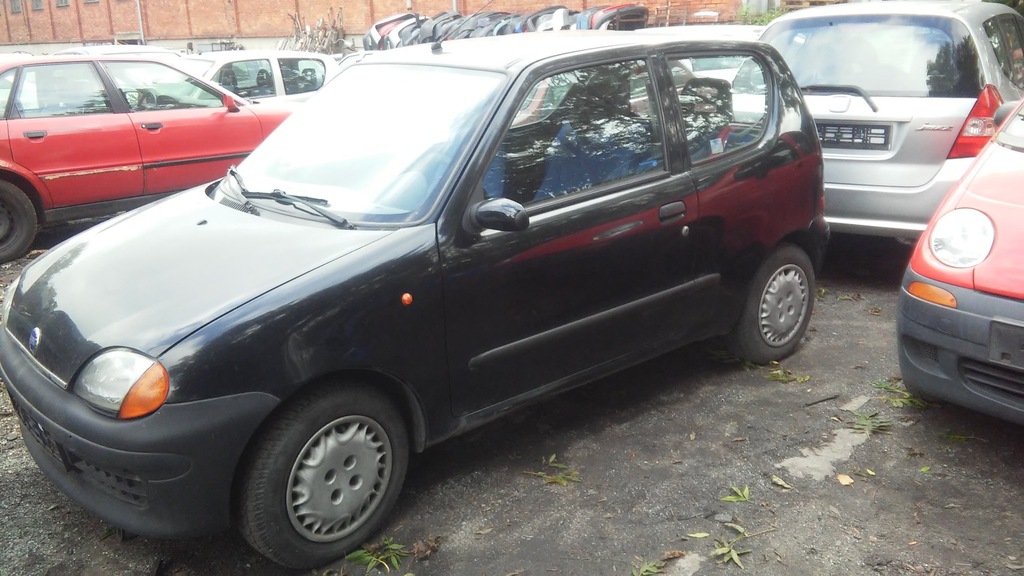 Błotnik FIAT SEICENTO 1,1 B 99. zderzak, lampy