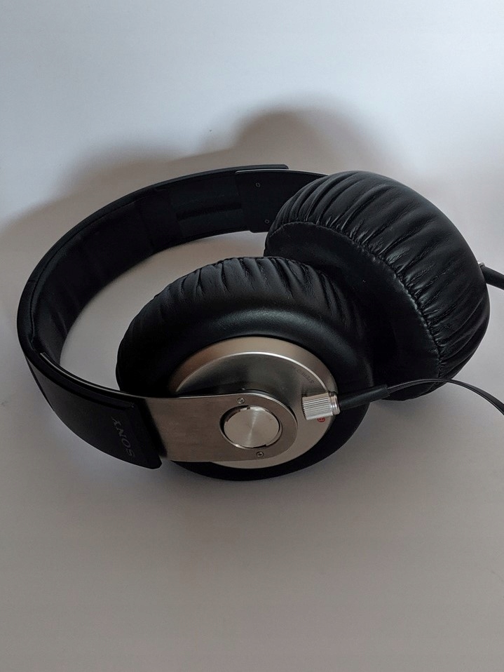 【激レア】SONY MDR XB 700【美品】 ミニレビュー】重低音と没入感が最高!! 15年来の相棒ソニー「MDR