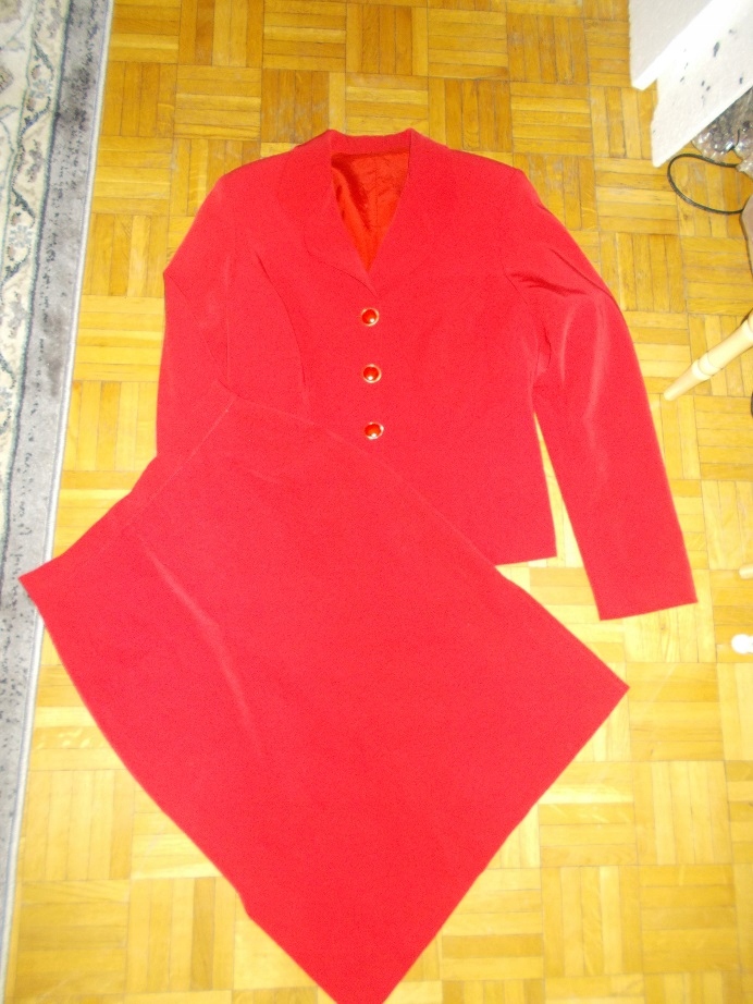 Czerwony elegancki kostium