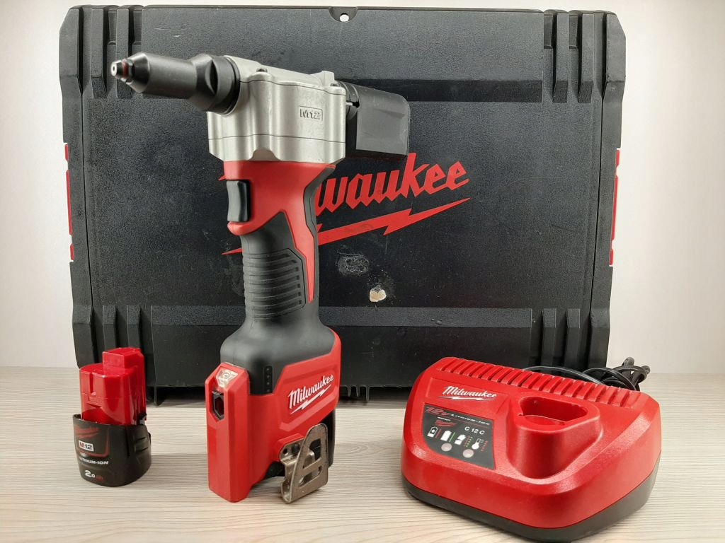 Nitownica akumulatorowa Milwaukee M12 BPRT Komplet