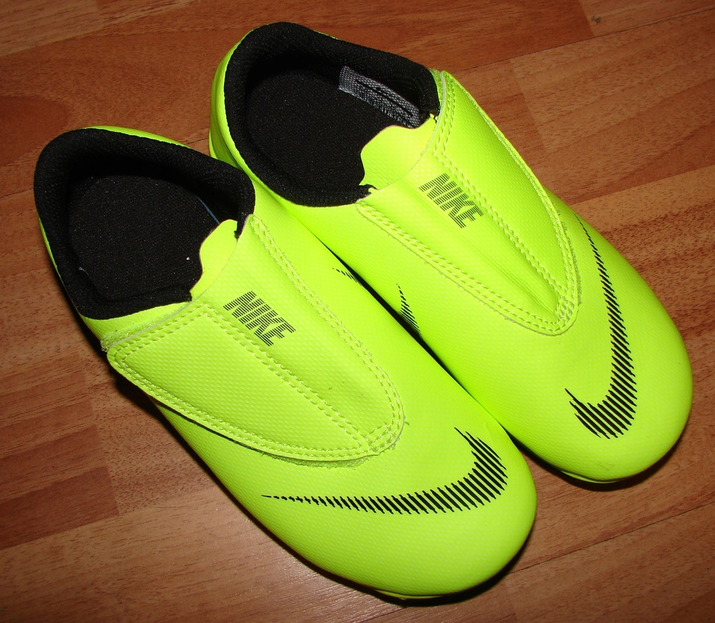 NIKE Buty piłkarskie Mercurial NEON 30