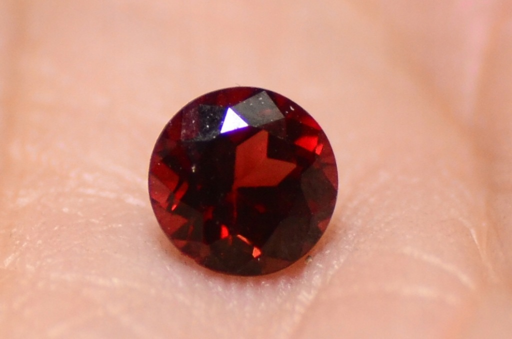 Granat z Afryki 1,1 ct szlif okrągły