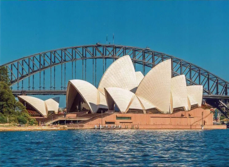 Wyślę kartkę -IKONY AUSTRALII - 50 lat Opery w Sydney, w tle Harbour Bridge