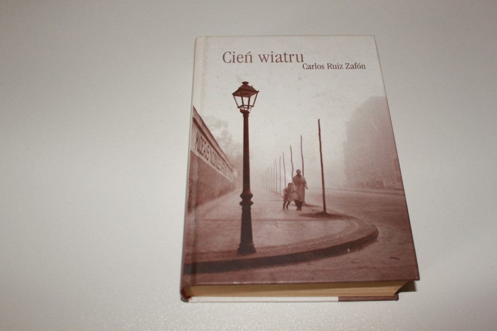 CARLOS RUIZ ZAFON - CIEŃ WIATRU