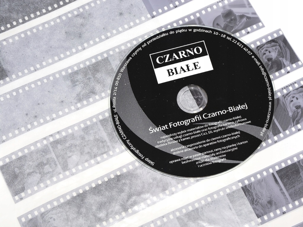 Skanowanie skan kliszy filmu czarno białego 35 CD