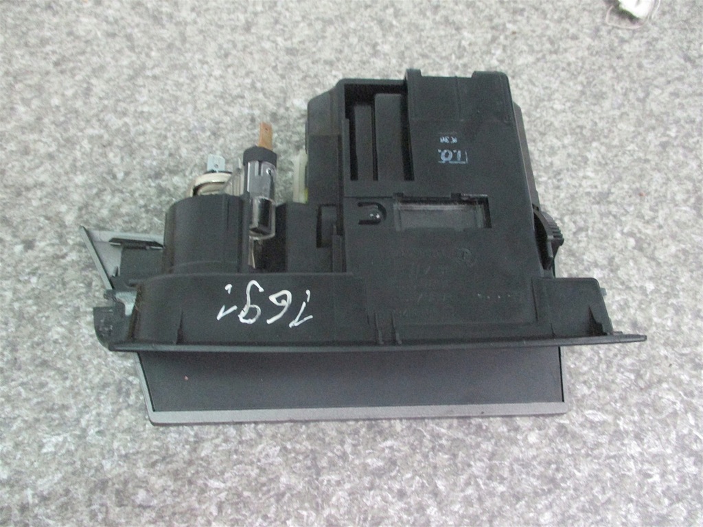 OPEL ASTRA H III POPIELNICZKA ZAPALNICZKA - 8420740084