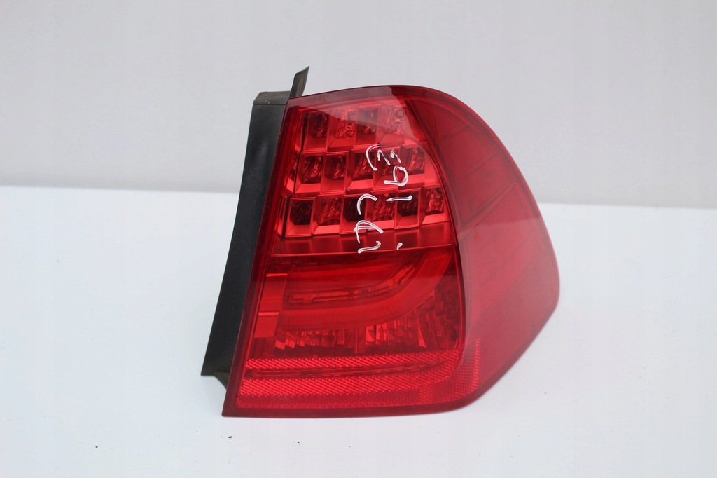 LAMPA TYŁ PRAWA BŁOTNIKA BMW E91 KOMBI LIFT LCI