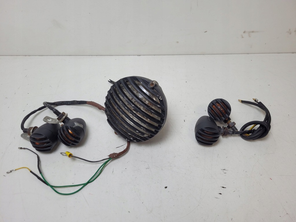 REFLEKTOR LAMPA PRZÓD KIERUNKOWSKAZY