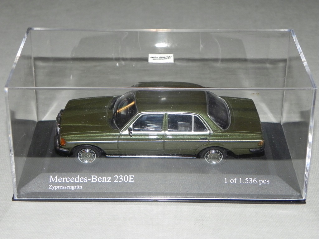 MINICHAMPS 1:43 - Mercedes 230 E W123 Sedan