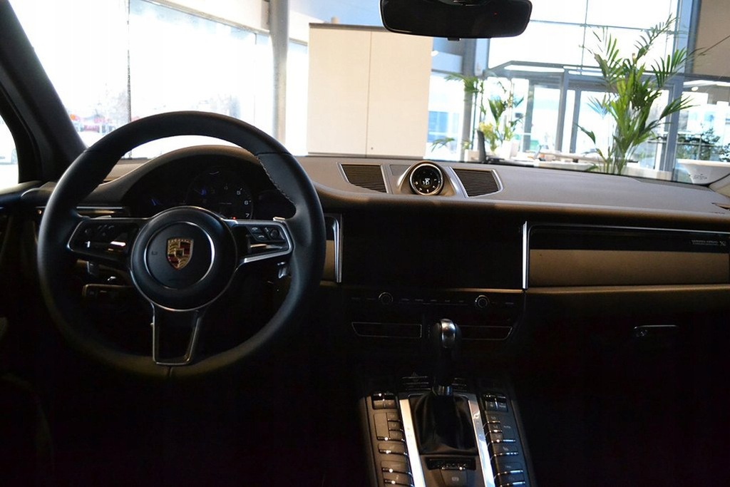 Porsche Macan 2.0 (245KM) + Asystent parkowania