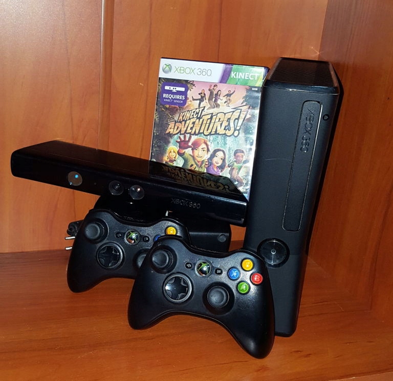KONSOLA XBOX360 4GB 2XPAD/KINECT/GRA/OKABLOWANIE
