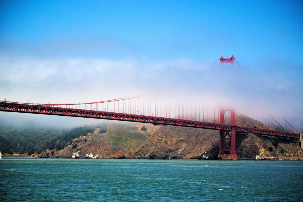 Fotografia w ramce "Most Golden Gate w chmurach"