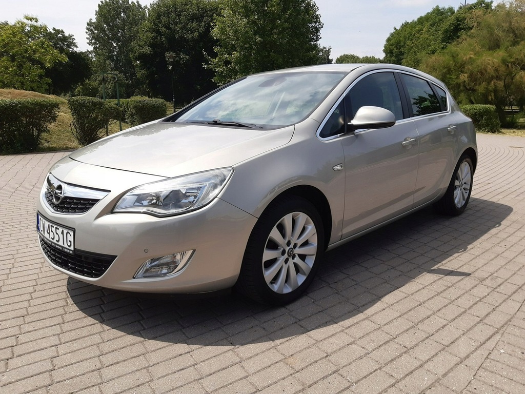 Opel Astra 1.4T Cosmo Zarejestrowana gwarancja
