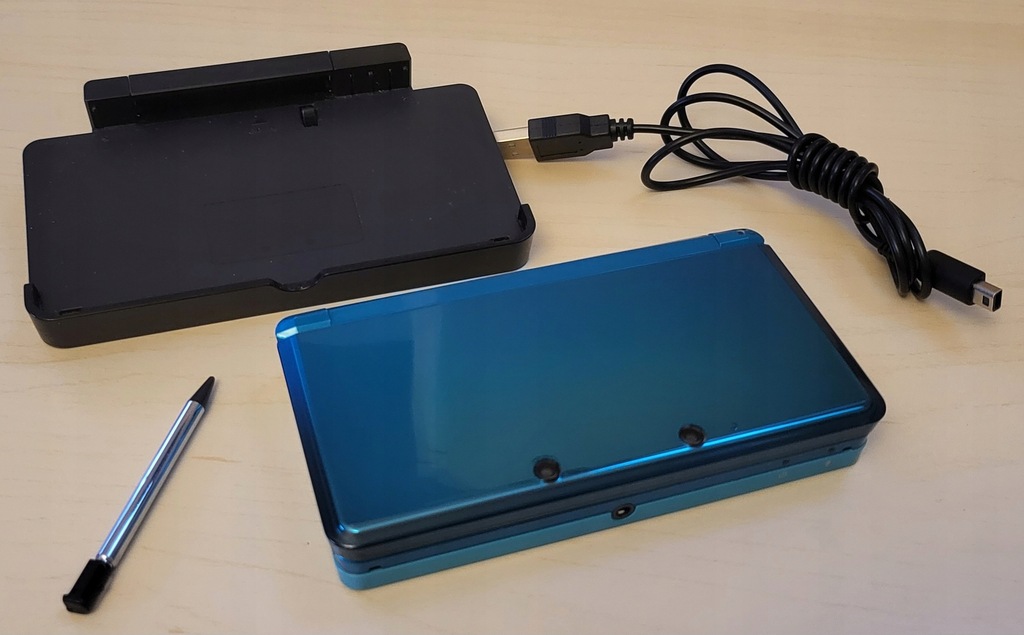 Nintendo 3DS Aqua Blue + Stacja dokująca OKAZJA !