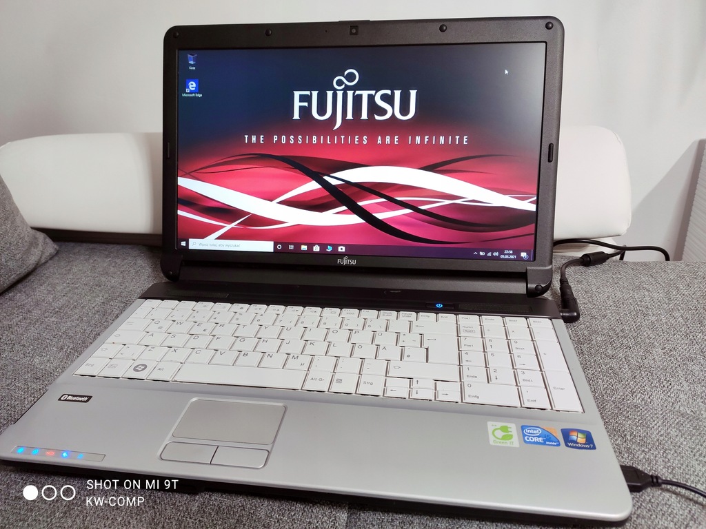 FUJITSU LIFEBOOK A530 CORE i5 6GB RAM 500 GB HDD