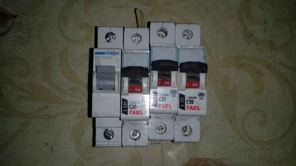 Bezpieczniki instalacyjne C20 ,C2 8453068724 oficjalne archiwum Allegro