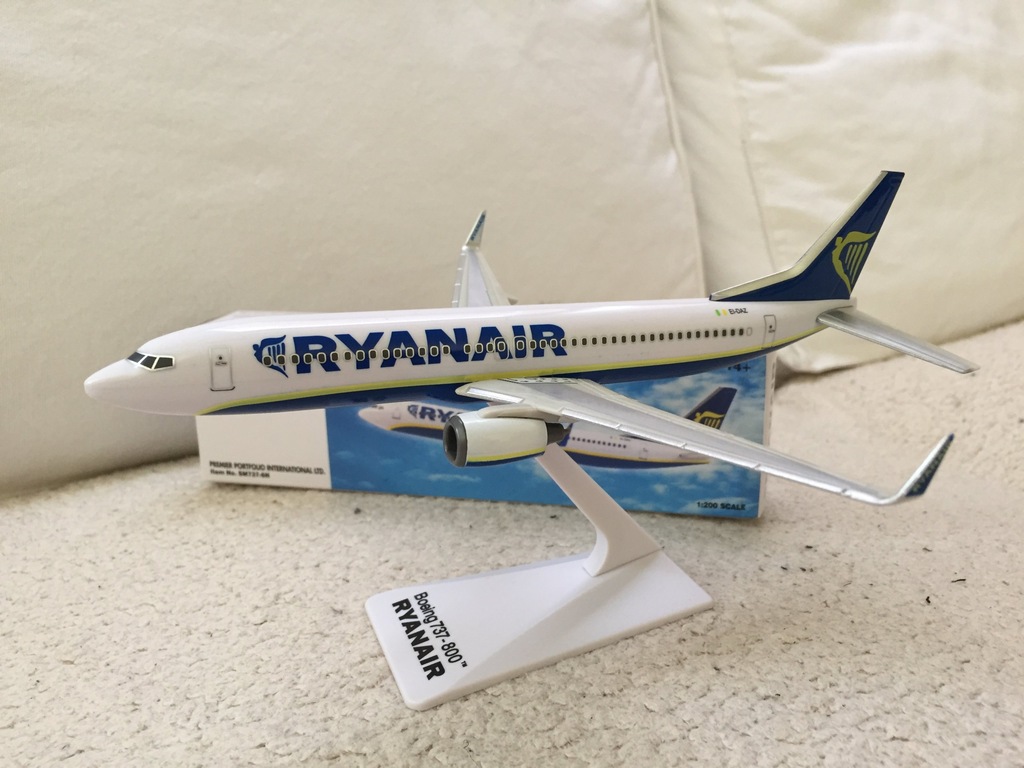 Купить НОВАЯ модель самолета Боинг 737-800 RYANAIR 1:200: отзывы, фото, характеристики в интерне-магазине Aredi.ru