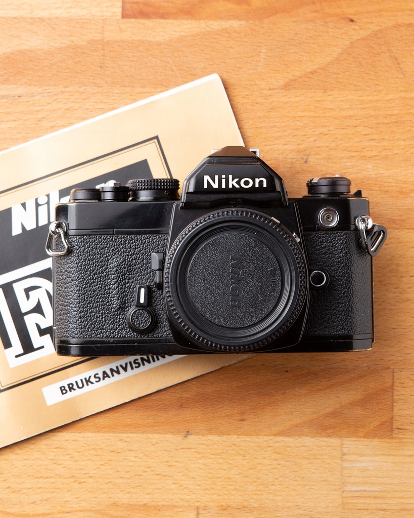 Czarny Nikon FM body 35mm SLR + Dekielek