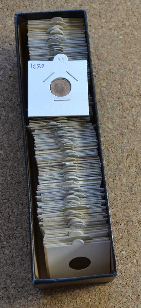 Pudełko (42) monet w holderach zestaw 95 monet