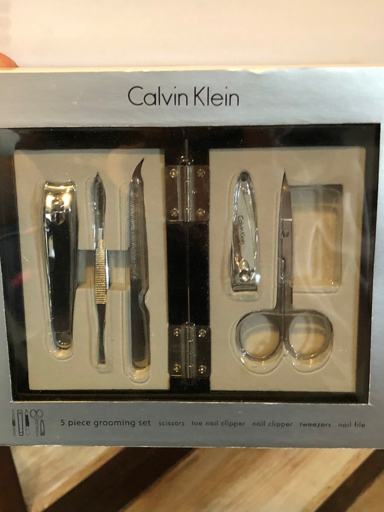 Calvin Klein zestaw do manicure czarne pudelko