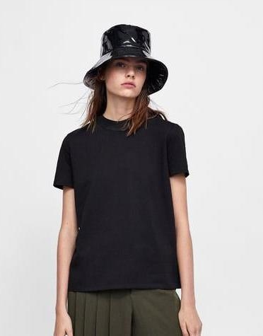 ZARA__XDO CZARNY T-SHIRT Z OZDOBNYM PÓŁGOLFEM__M