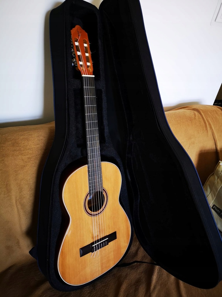 Gitara klasyczna APC 2C cedr + sztywny futerał