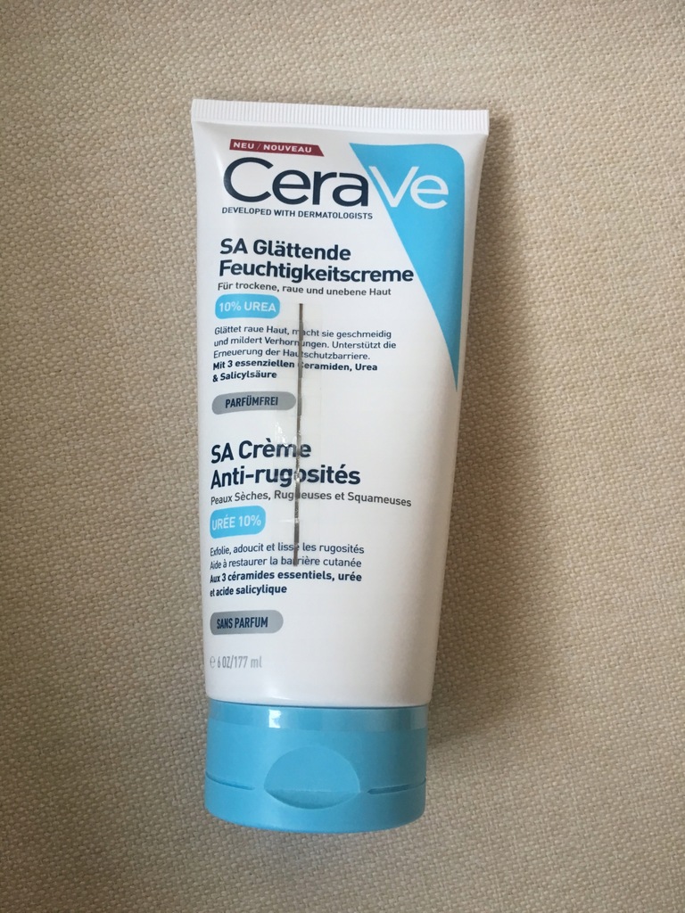 Cerave krem z mocznikiem i kwasem salicylowym.