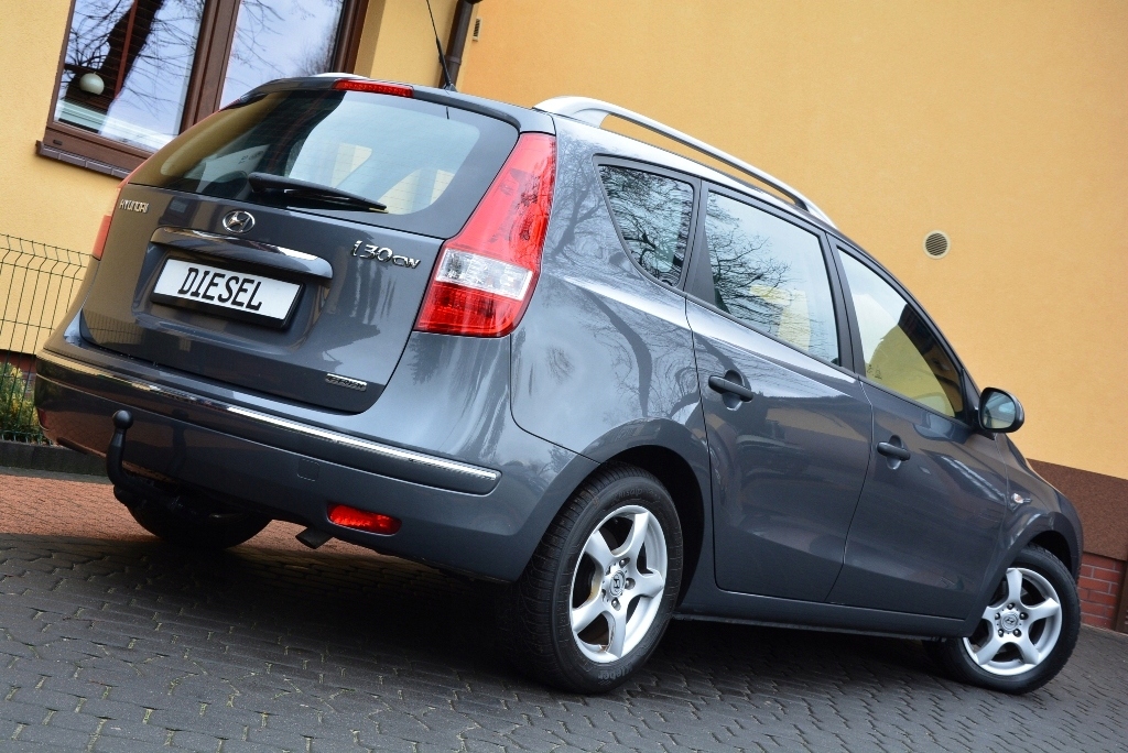 ! HYUNDAI i30 1.6 CRDI KOMBI KLIMA ALU 152 TYS KM