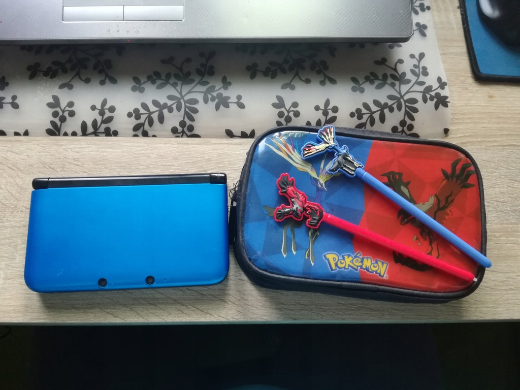 Nintendo 3DS XL niebieski + etui i stylusy Pokemon