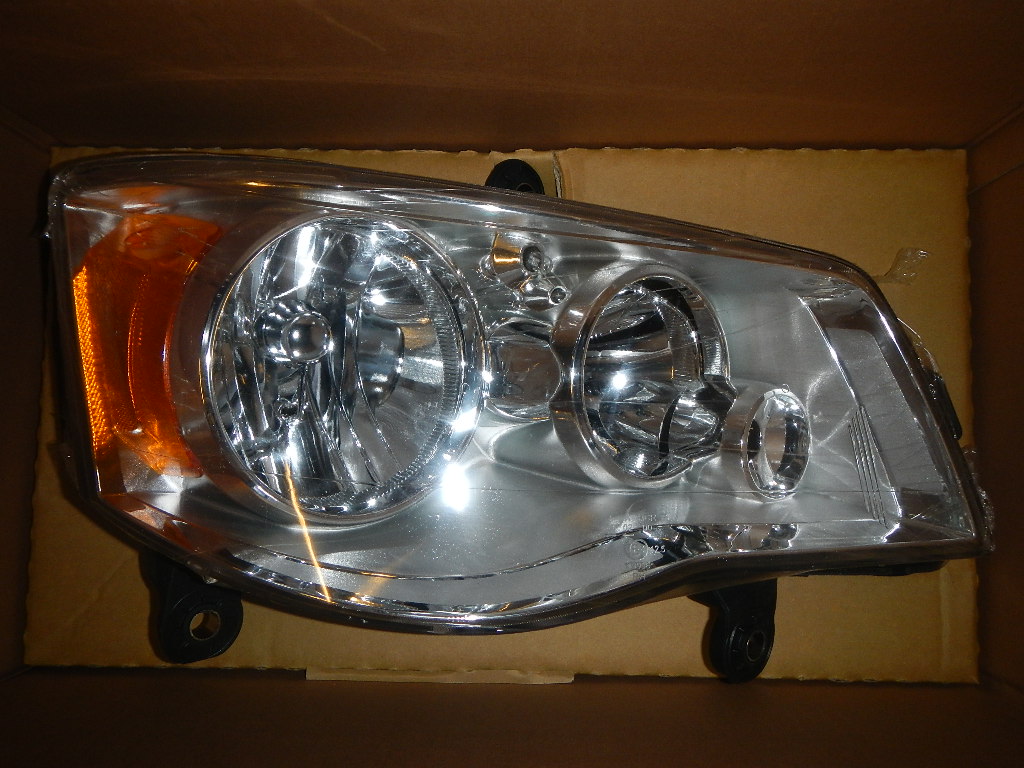 LAMPA LEWA + PRAWA EU CHRYSLER TOWN COUNTRY 2008