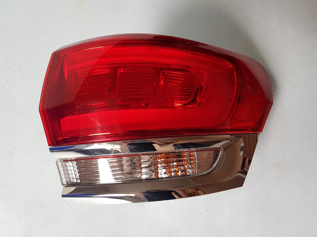 JEEP GRAND CHEROKEE LAMPA TYŁ PRAWA P68110000AE