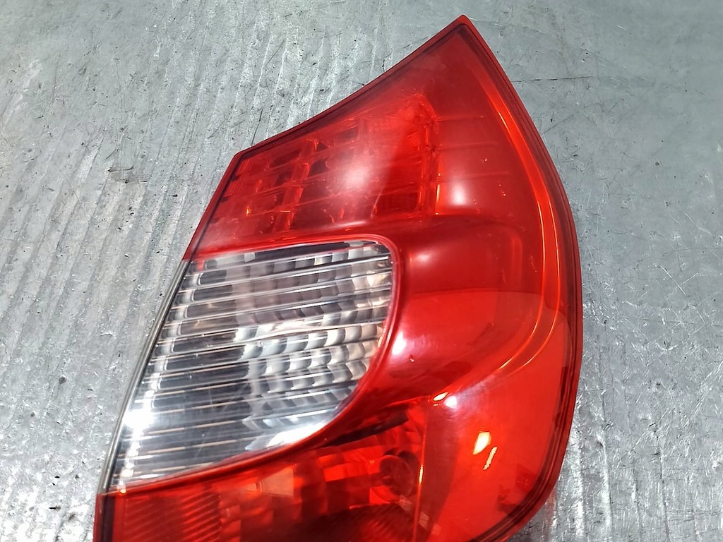 LAMPA TYLNA PRAWA RENAULT SCENIC II 8200474327-B 2SK009467-02-56 HATCHBACK