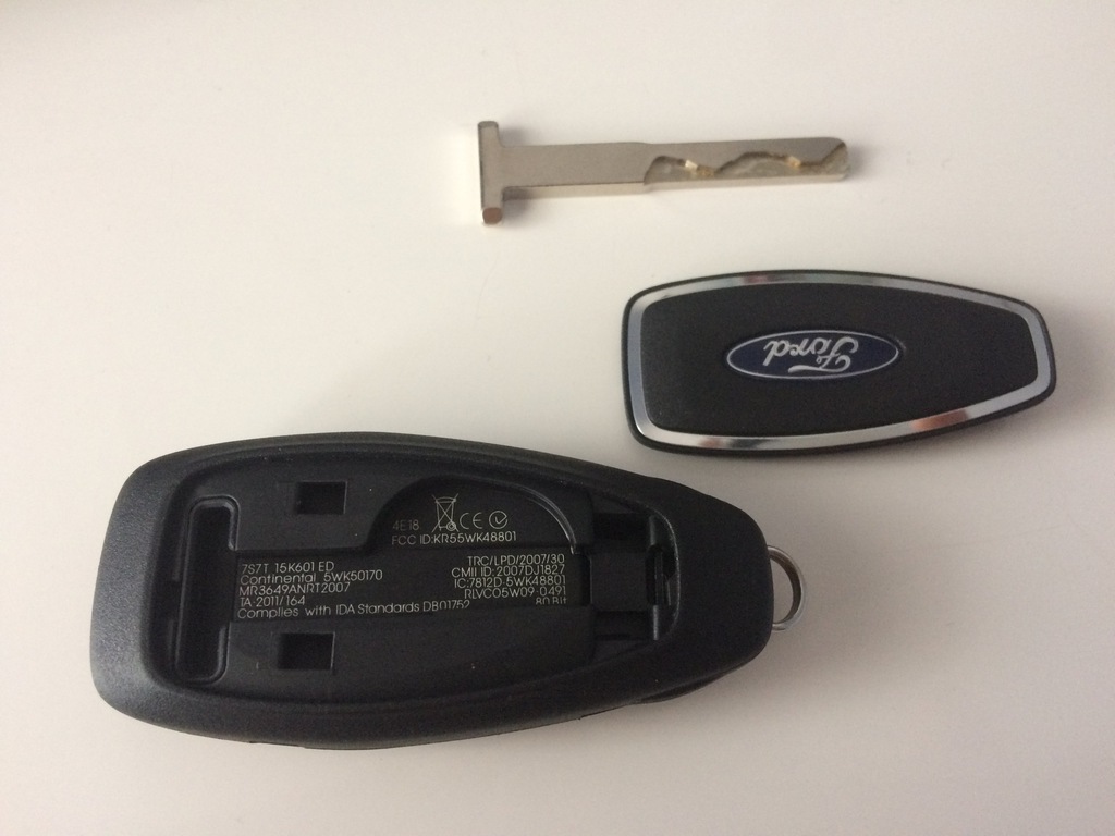 Ключ форда куга. Ford Kuga ключ в брелке. Ключ Куга 2. Форд Куга ключ дубликат. Куга ключ в дверь.