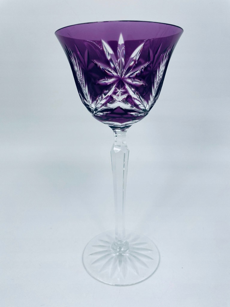 Kieliszek kryształowy fioletowy ze szlifem do wina