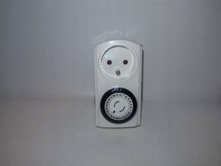 PROGRAMATOR DOBOWY EMOS 15FD/3A P5504