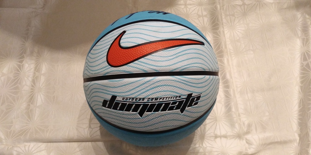 Oryginalna piłka Nike z autografem Marcina Gortata
