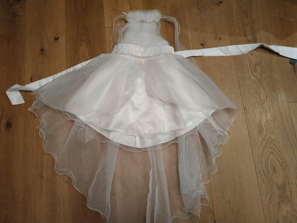 śliczna biała sukienka dla dziewczynki- 5 lat