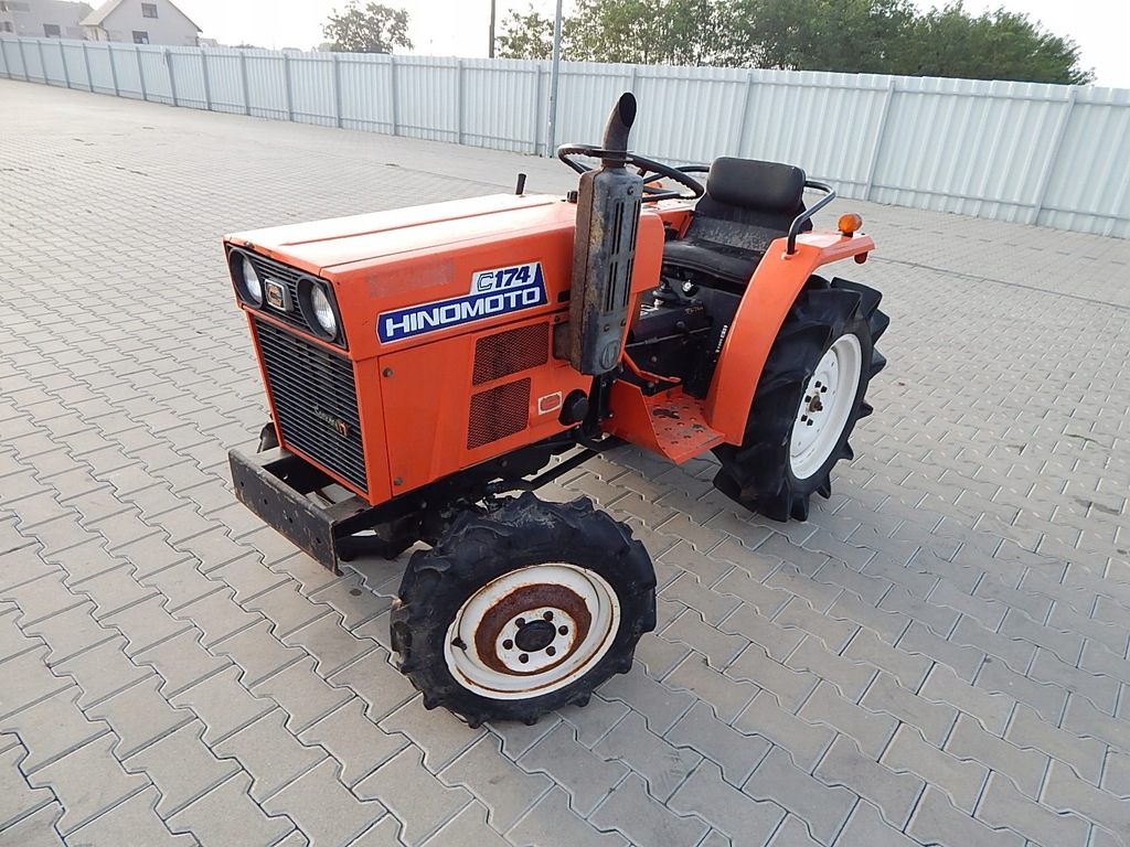 Mały traktor Hinomoto C174 4x4 nie Iseki Yanmar